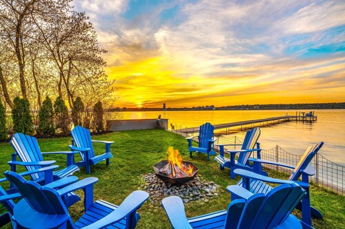 Waterfront home, city/sunset views & steps to beach, Sleeps 12 + new hot tub