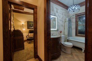 淋浴/盆浴组合、吹风机、毛巾、肥皂