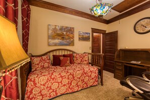 2 多间卧室、熨斗/熨衣板、免费 WiFi、床单