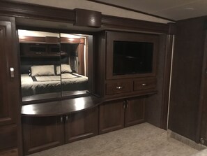 基础客房, 1 张特大床 | 免费 WiFi