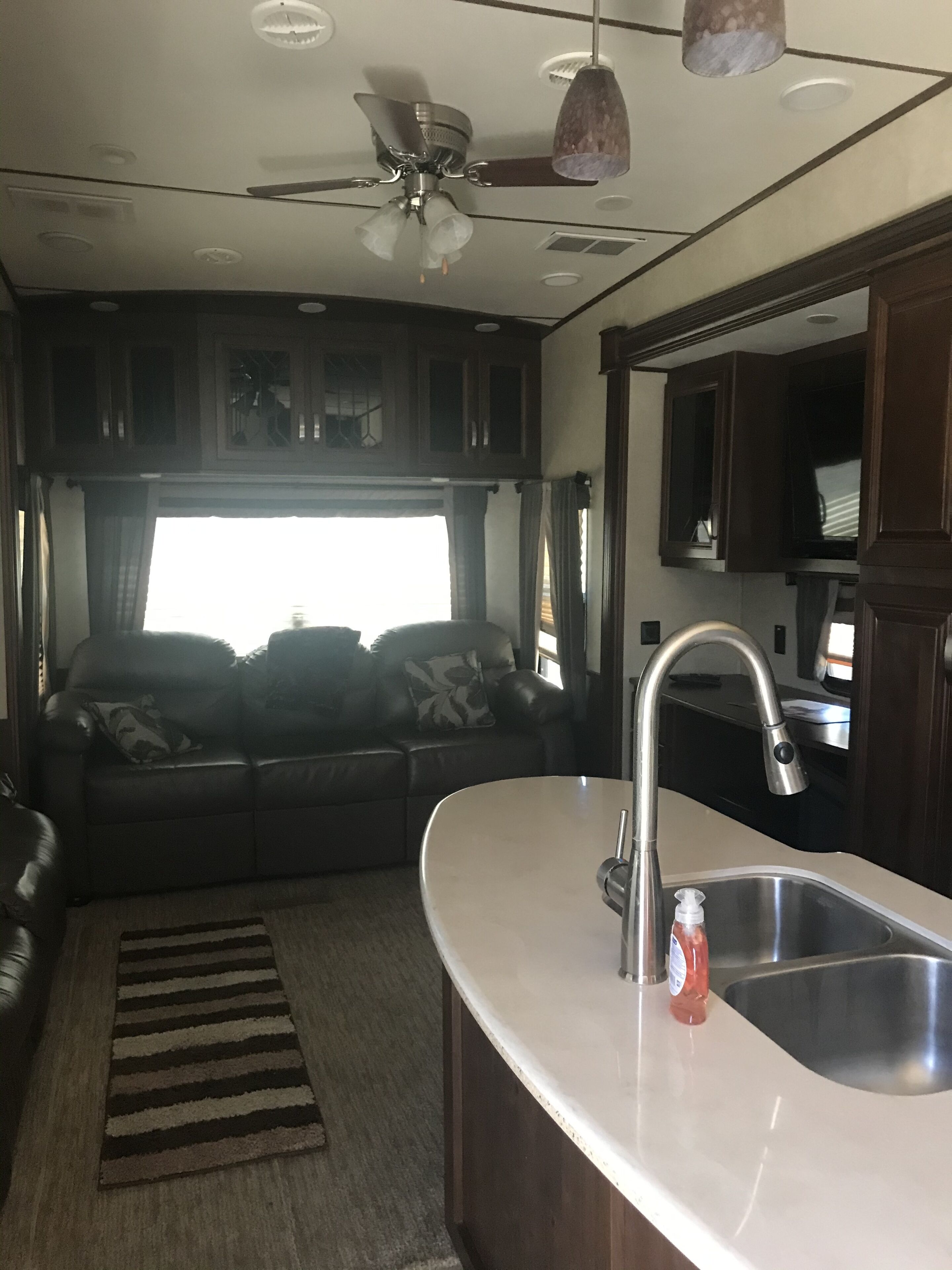 Basic Room, 1 King Bed | Private kitchen | Coffee/tea maker