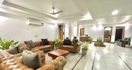 5 BHK entire floor best for parties