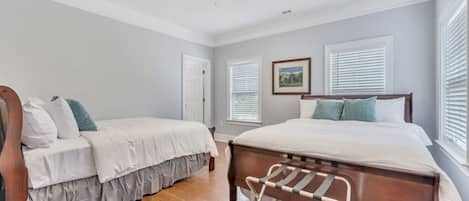 8 chambres, fer et planche à repasser, lit parapluie, Wi-Fi