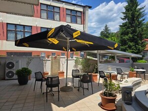 Outdoor dining - Hotel Hecco Sarajevo (Sarajevo)