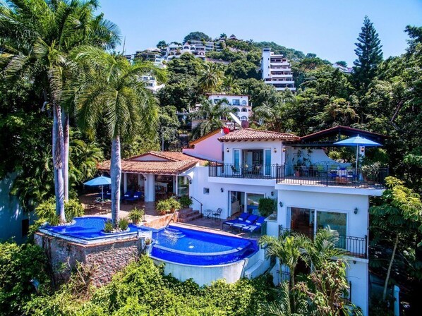 Exterior - Beautiful Private Villa Beachfront Location, Full Staff & transfers included (Puerto Vallarta)