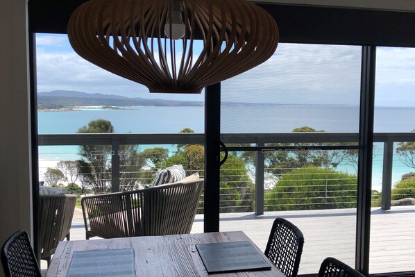 Dining - MOONRISE BINALONG BAY Stunning views  (Binalong Bay)