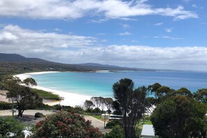 Beach/ocean view - MOONRISE BINALONG BAY Stunning views  (Binalong Bay)
