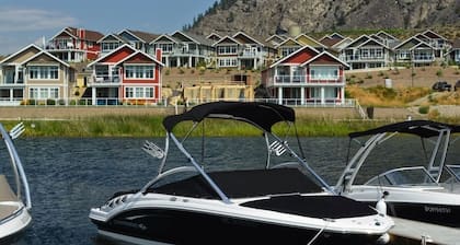 Peaceful, Modern Lake Cottage/A Sunny Retreat @ The Cottages on Osoyoos Lake đ
