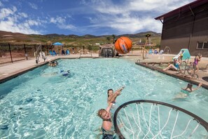 Een verwarmd zwembad