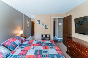 2 chambres, fer et planche à repasser, Wi-Fi gratuit, draps fournis