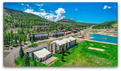 Walk to Giant Steps from this cozy 2 bd/2ba with Private balcony & Mtn views.