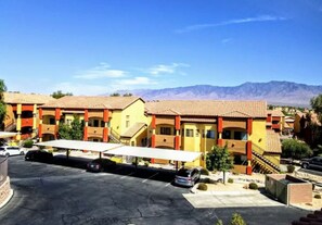 Exterior - 3 Bed, 2 Bath Condo By Pool. Sleeps 8. (Mesquite)