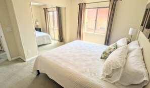 3 bedrooms, iron/ironing board, free WiFi, bed sheets - 3 Bed, 2 Bath Condo by Pool. Sleeps 8. Additional 28+ day stay discount. (Mesquite)