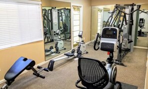 Fitness facility - 3 Bed, 2 Bath Condo by Pool. Sleeps 8. Additional 28+ day stay discount. (Mesquite)