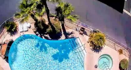 3 Bed, 2 Bath Condo By Pool. Sleeps 8.