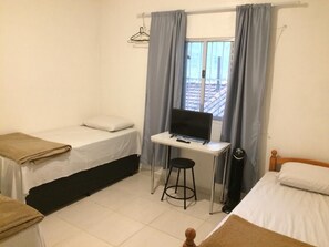 3 chambres, fer et planche à repasser, Wi-Fi gratuit, draps fournis