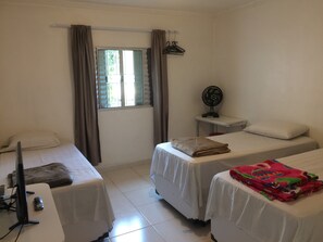 3 habitaciones, tabla de planchar con plancha y wifi gratis 
