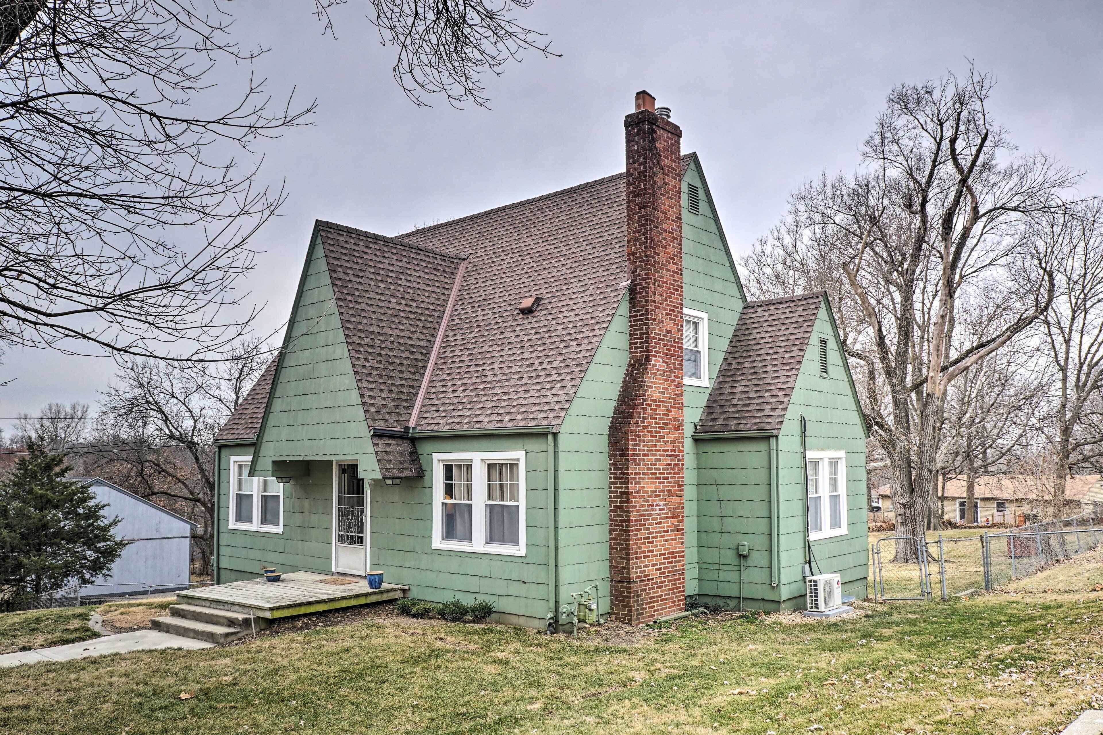Kansas City Home w/ Large Yard: Pets Welcome
