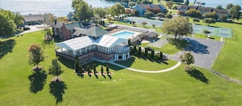 Moondance at BERNARD’S LANDING