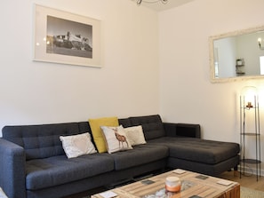 TV - 3 bedroom accommodation in Alnwick (Alnwick)