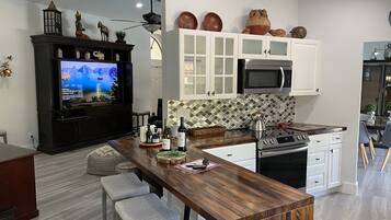 KylskÄp, mikrovÄgsugn, ugn och spishÀll