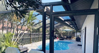 Pet Friendly Beach House. Very safe and quiet neighborhood