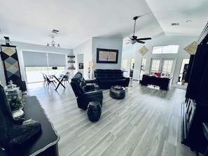 المنشأة من الداخل