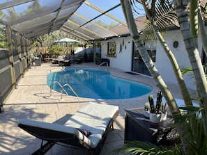 حمّام سباحة خارجي، حمّام سباحة مُدفَّأ