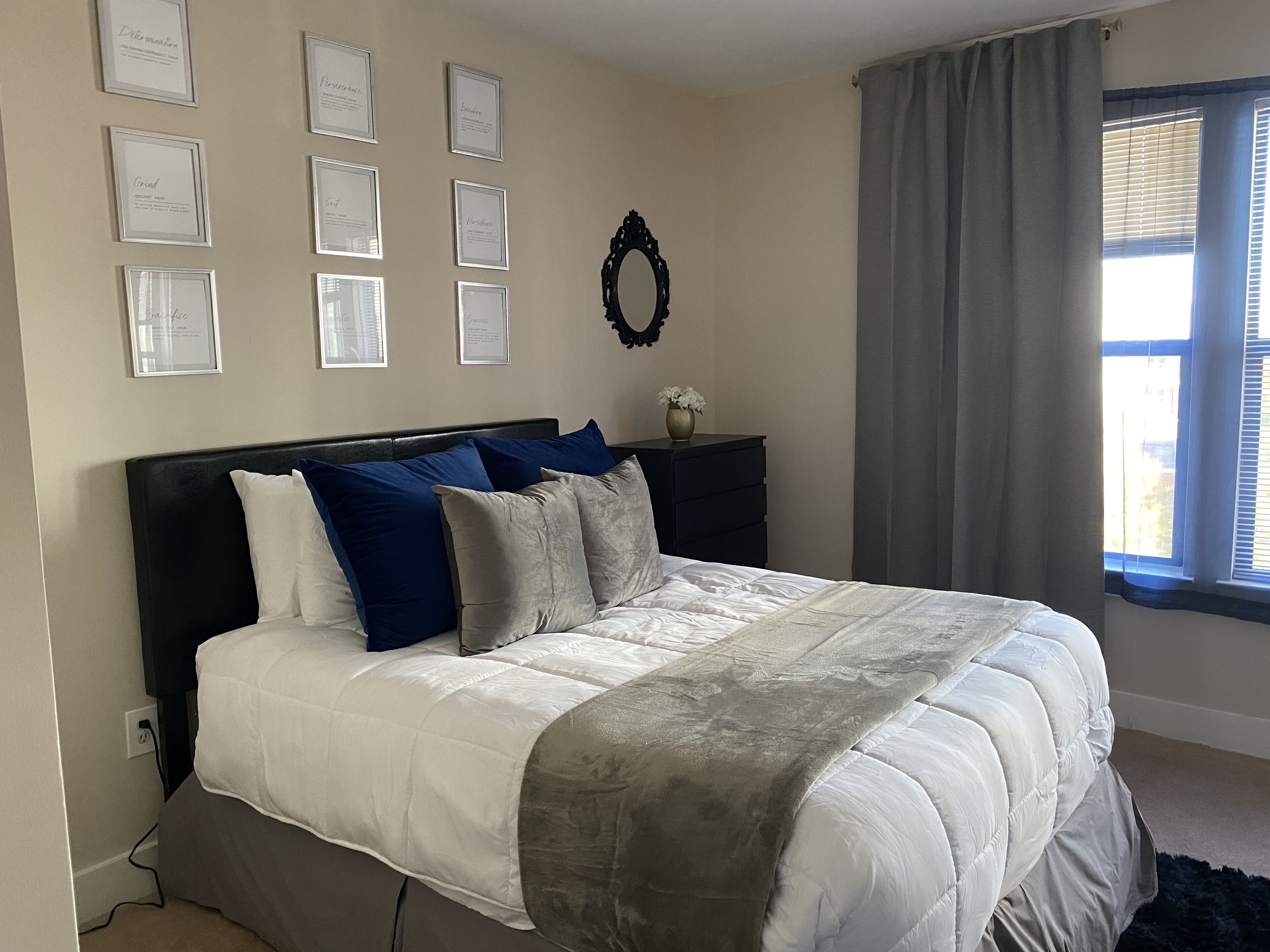 ***Spacious Midtown loft Style Apartment***