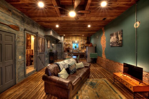 LOFTS OVER MAIN~ Chattooga Studio