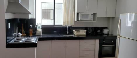 Micro-ondes, four, cafetiÚre/bouilloire, bouilloire électrique