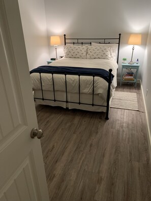 4 Schlafzimmer, Betten mit Memory-Foam-Matratzen, Schreibtisch