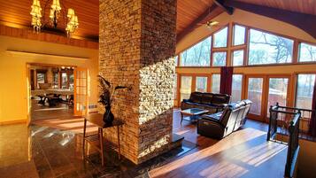 Smart TV, fireplace, table tennis