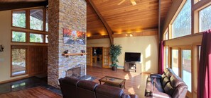 Smart TV, chimenea y tenis de mesa 