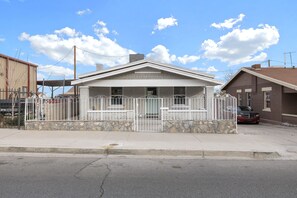 Exterior - Spacious 3 BR With Views Near Restaurants & Bars (El Paso)