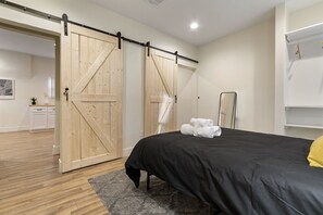 Room - Spacious 3 BR With Views Near Restaurants & Bars (El Paso)