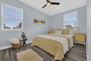 3 habitaciones, tabla de planchar con plancha, wifi y ropa de cama 