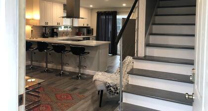 Luxury Newly Remodeled 3 Bedroom Duplex Unit
