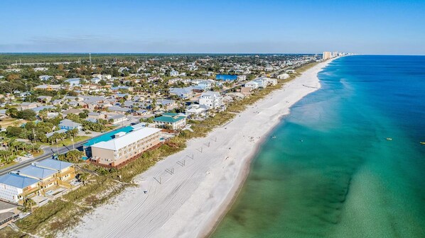 Beach nearby, sun-loungers, beach towels