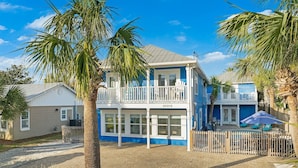 Exterior - 1 minute to beach 6 BR 5 baths private heated pool Games Sleeps 2-19 (Panama City Beach)