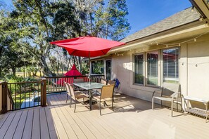 Outdoor dining - Sunset Rentals | Kingston Dunes 80 (Hilton Head Island)