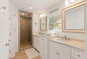 Hair dryer, soap, shampoo, toilet paper - Blue Star Bungalow steps to the Beach with Heated Pool, sleeps 8 (Saint Simons Island)