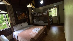 6 bedrooms, free WiFi, bed sheets