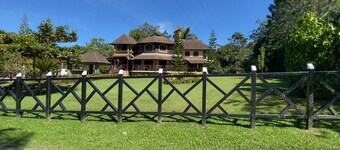 Mountain paradise Private Jarabacoa Villa Pool, River & Falls