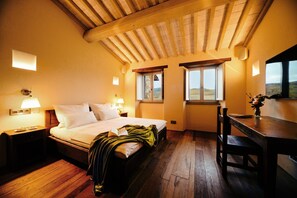 5 bedrooms, desk, iron/ironing board, cots/infant beds - Luxury Villa in Tuscany for 10 People (Radda In Chianti)