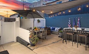 Outdoor dining - HOT TUB, Parking, A/C - Near SeaWorld, Beaches, MCRD, Barnes Tennis, PLNU! (San Diego)