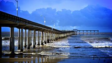 Beach nearby, sun loungers, beach towels