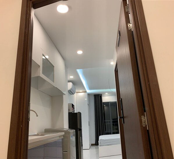 Deluxe Studio Suite | Private kitchen | Electric kettle, cleaning supplies - Smiley Apartment District 2 (Ho Chi Minh City)