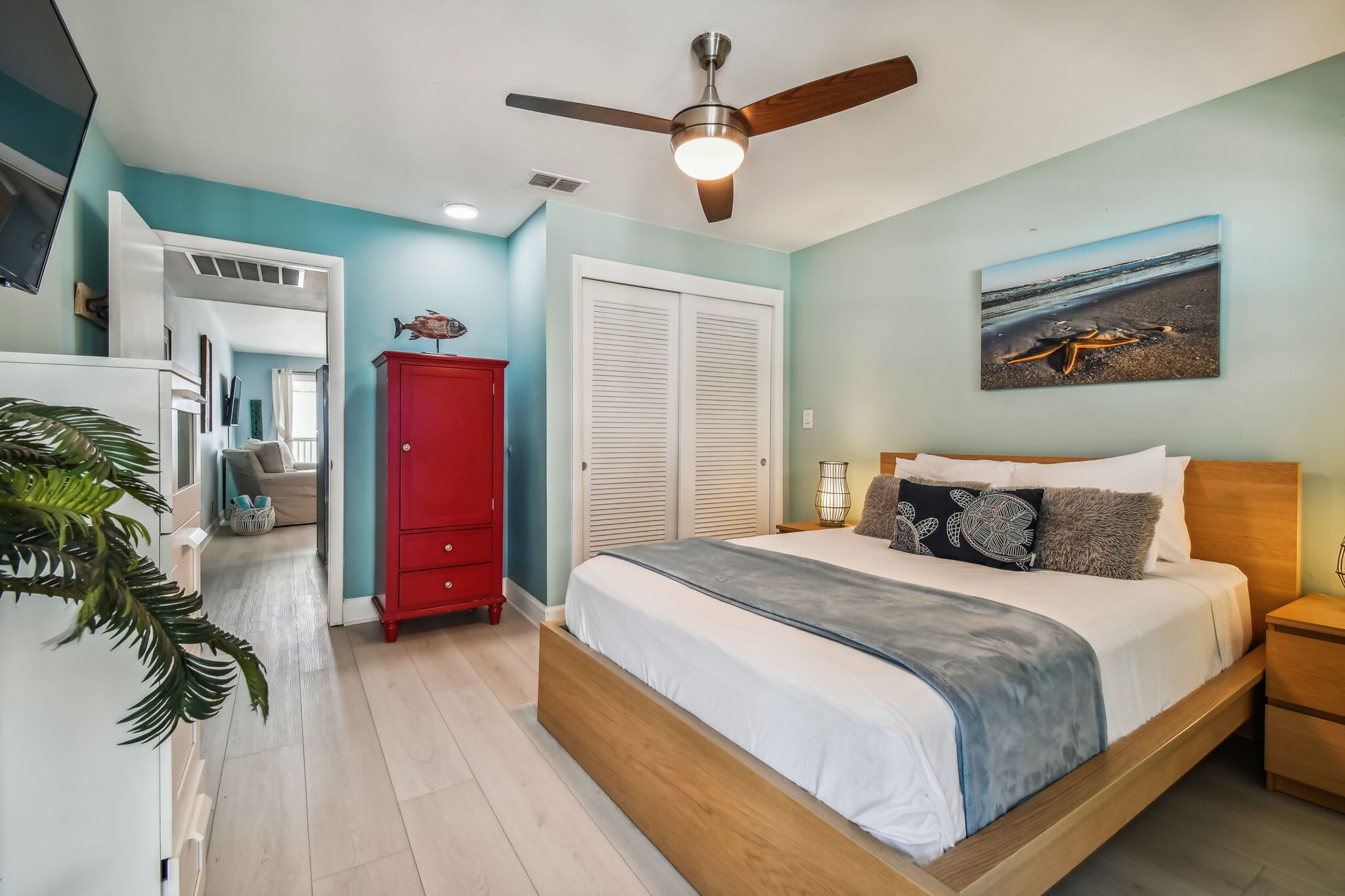 1 habitación, tabla de planchar con plancha, cuna de viaje y wifi 