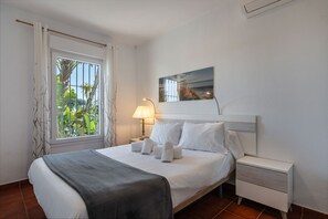 3 bedrooms, iron/ironing board, free WiFi, bed sheets